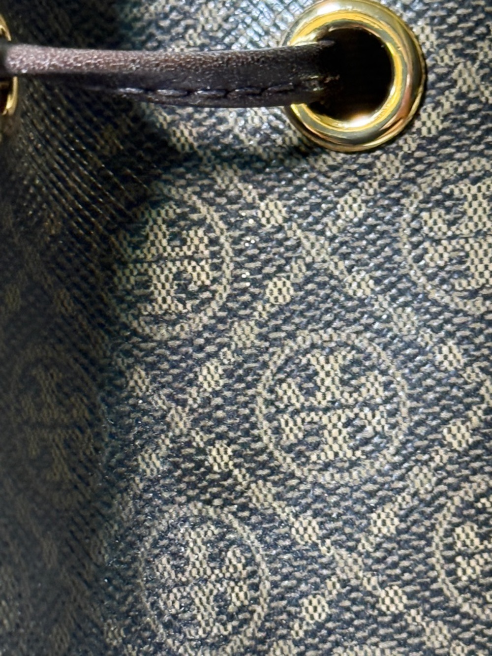 Pre-Owned Tory Burch T Monogram Coated Canvas Bucket Bag in French Press - Picture 15 of 15